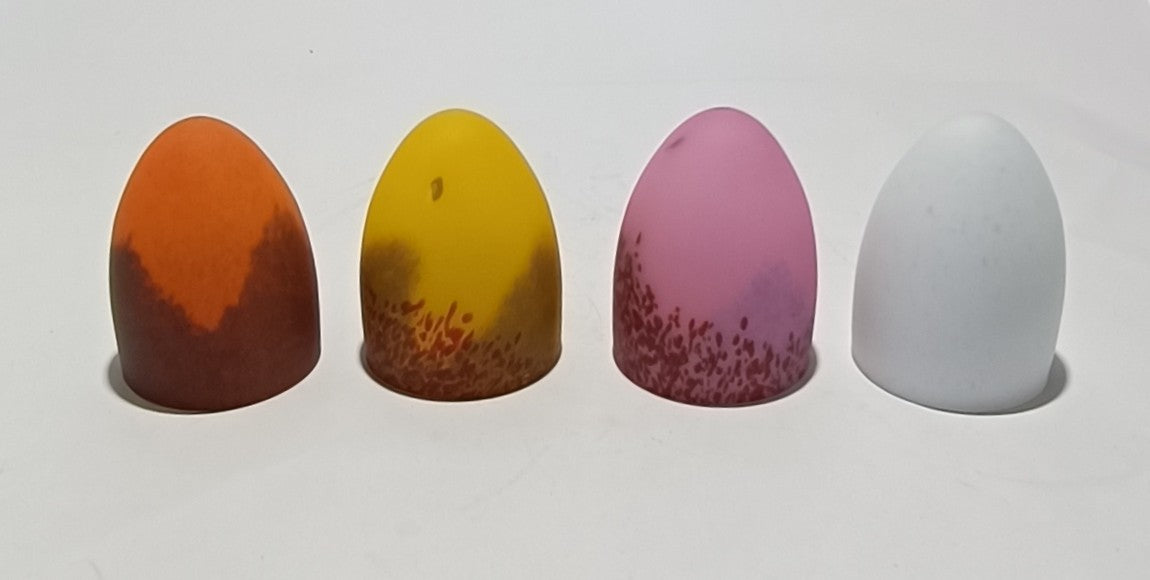 Candeeiro de Mesa com Base Metálica e Abajur de Vidro colorido