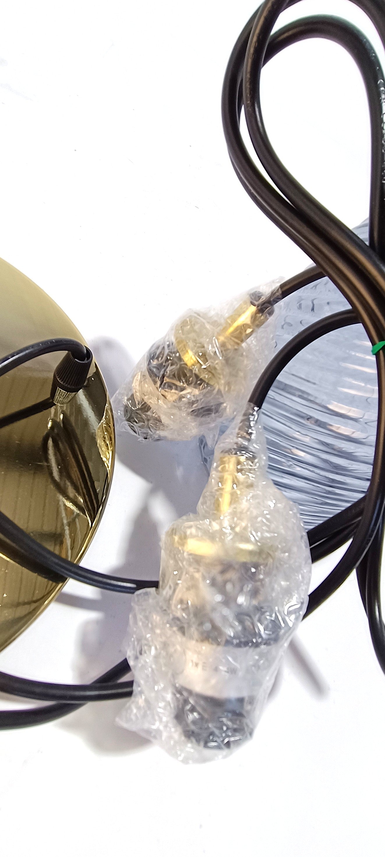 Candeeiro Suspensão 3 Cúpulas de Vidro com metal Dourado