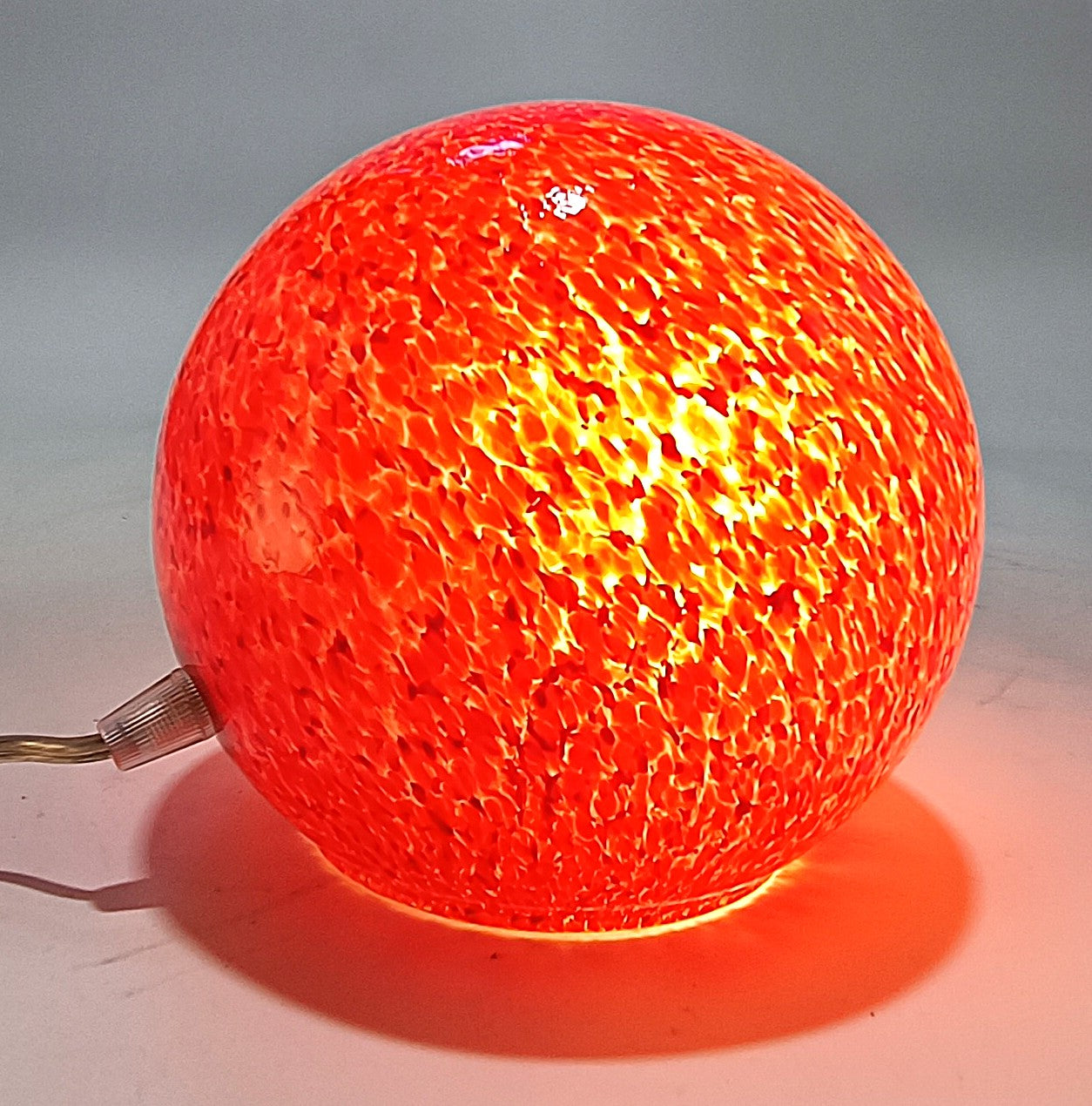 Candeeiro de mesa | Bola em vidro vermelho