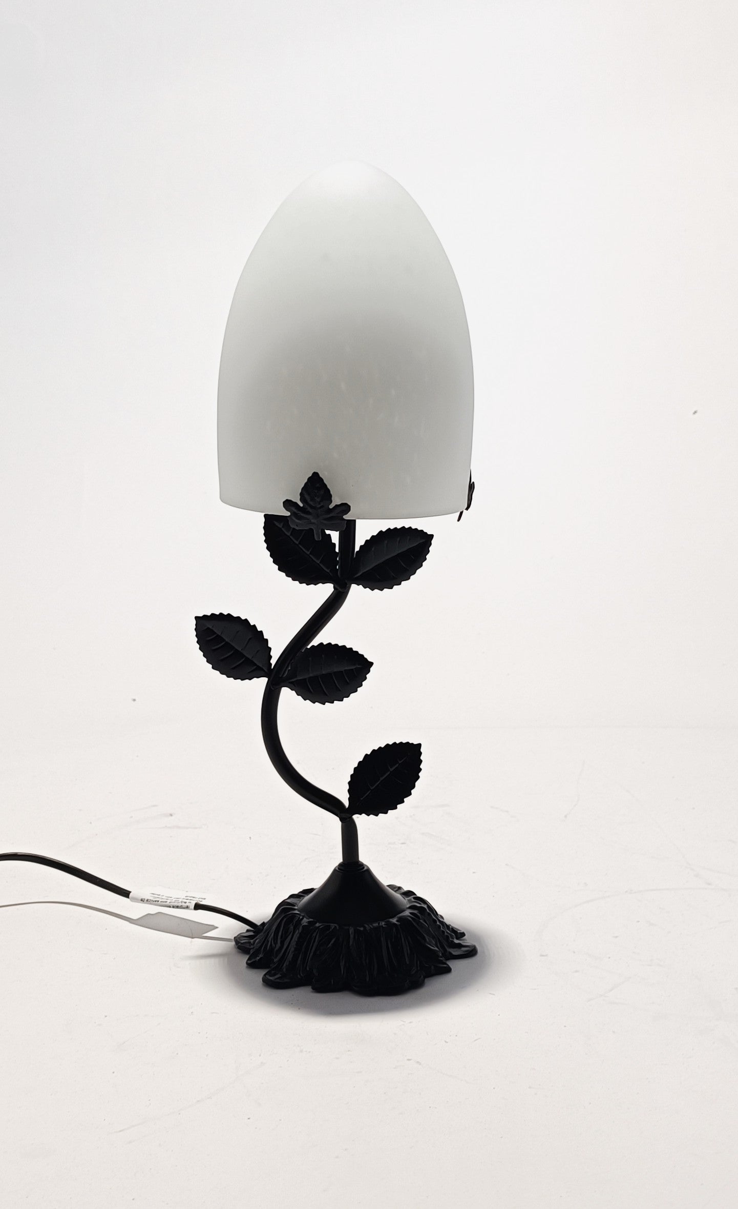 Candeeiro de Mesa com Base Metálica e Abajur de Vidro colorido