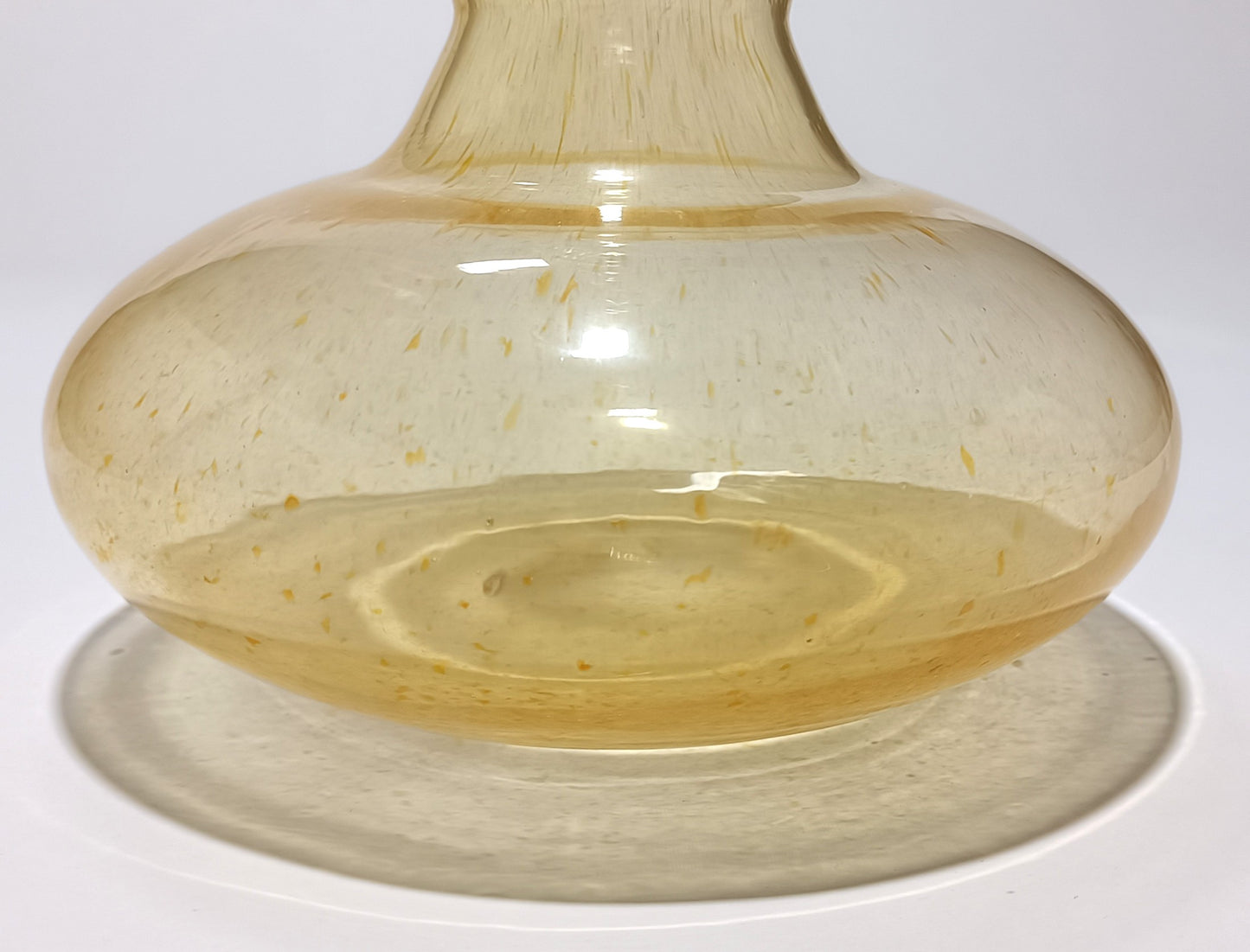 Vaso Âmbar Ondulado em Vidro Soprado