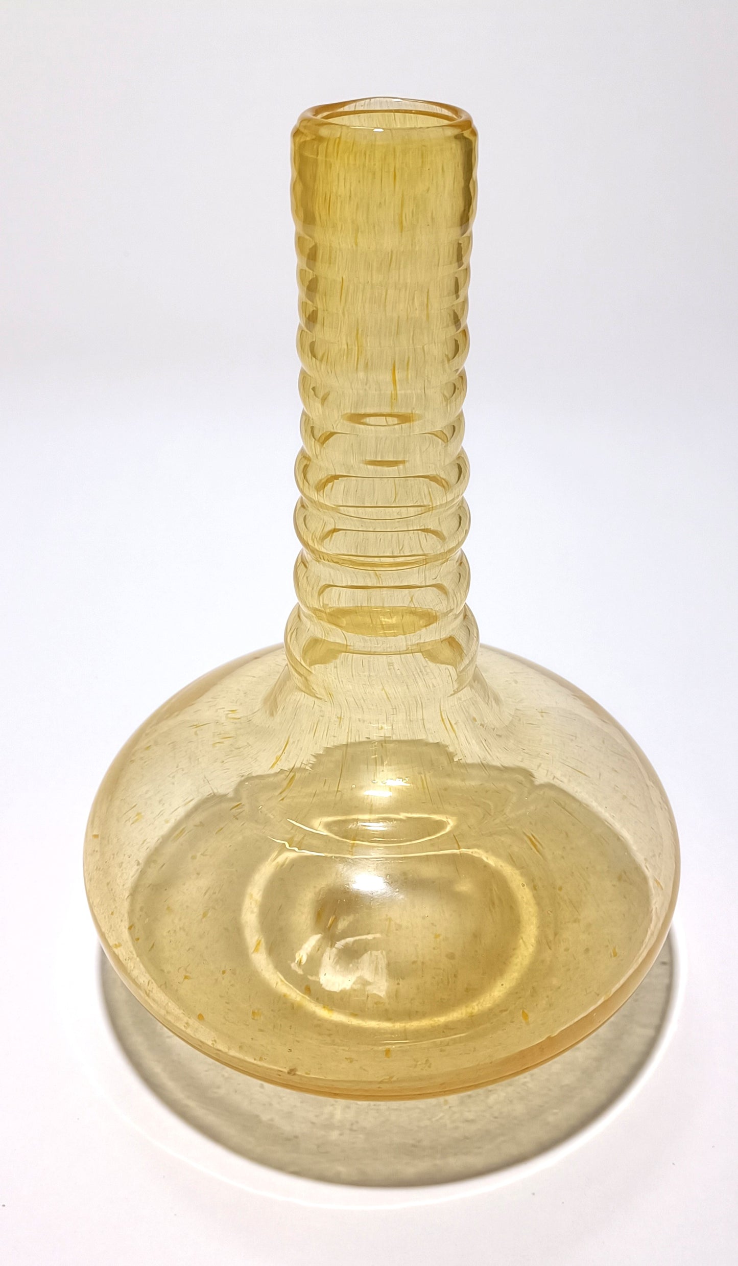 Vaso Âmbar Ondulado em Vidro Soprado