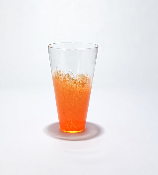 Vaso em vidro com base de grãos laranja