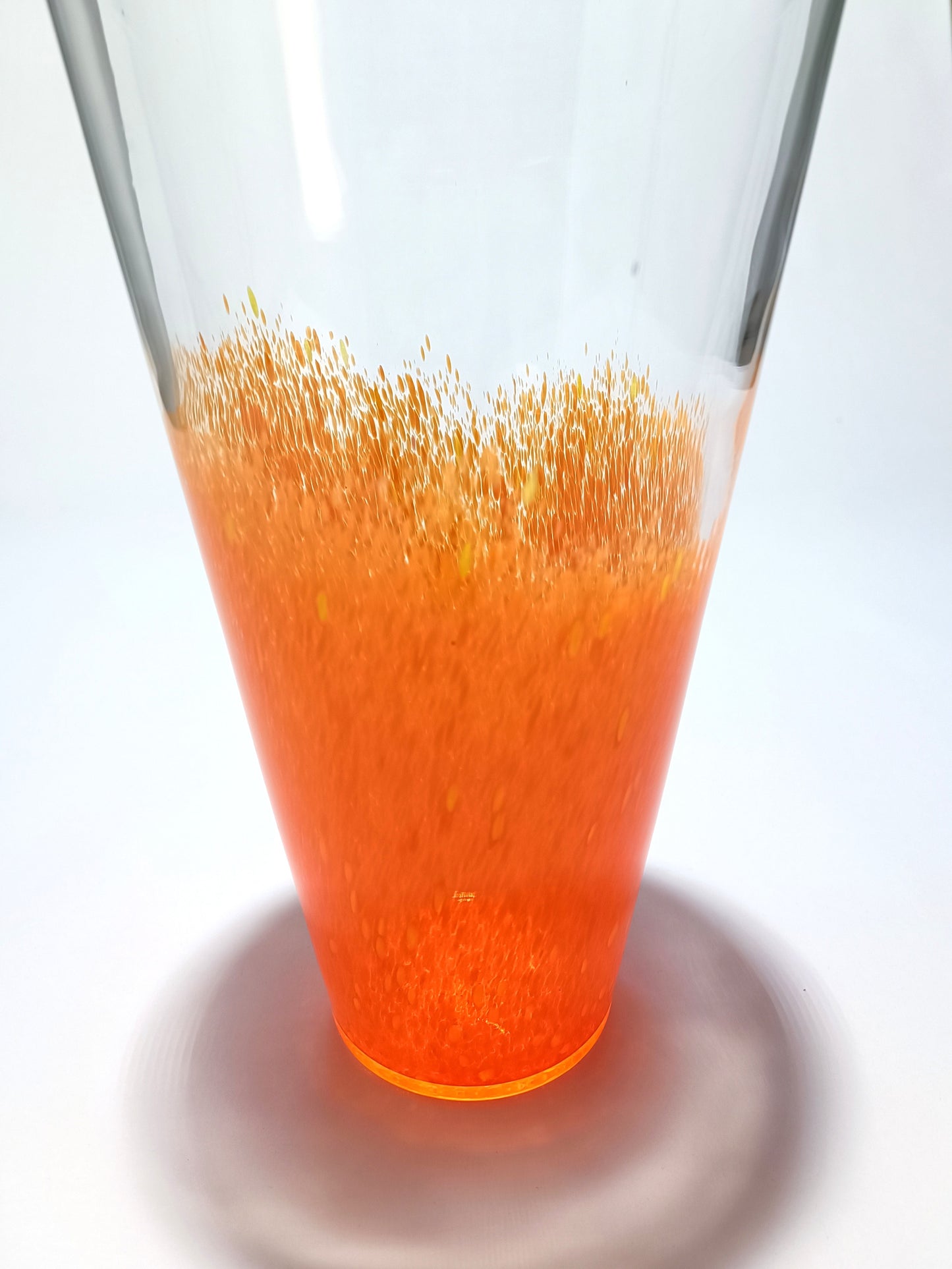 Vaso em vidro com base de grãos laranja