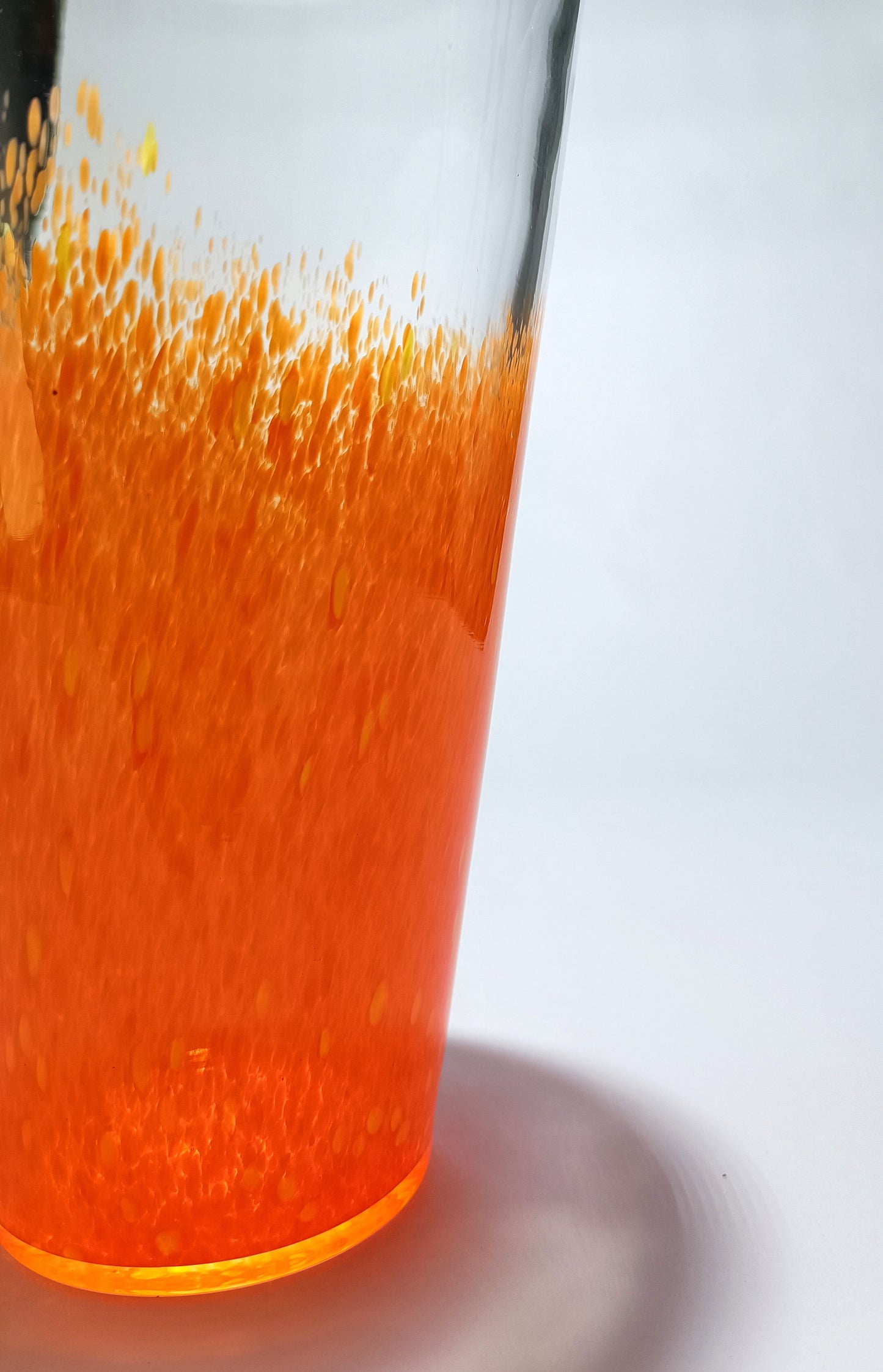 Vaso em vidro com base de grãos laranja