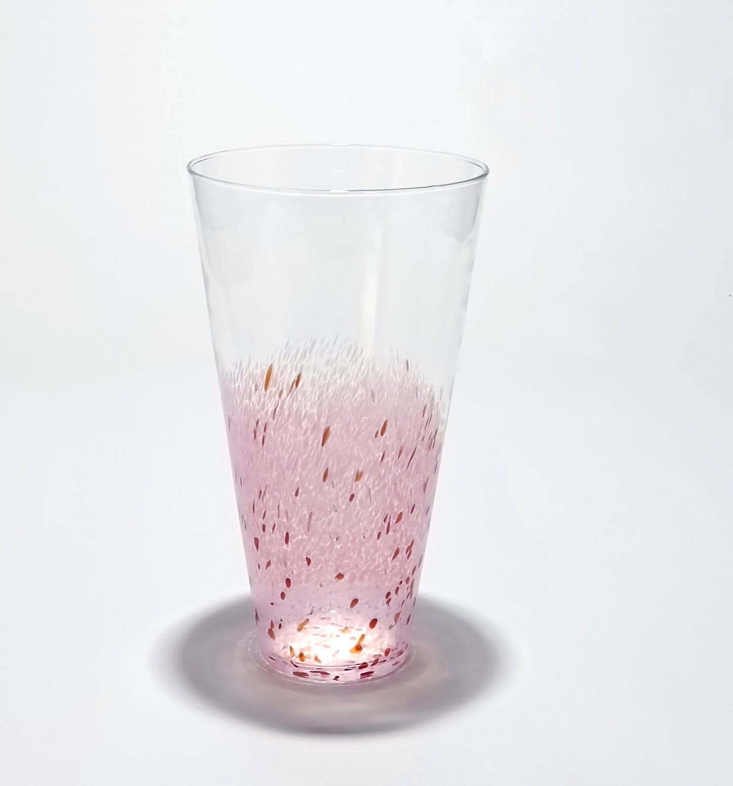 Vaso em vidro rosa com grãos rosa
