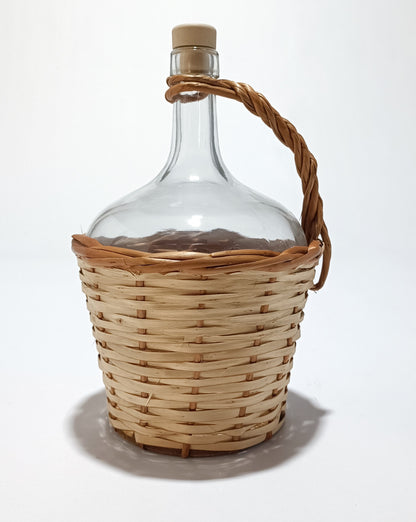 Garrafa de vidro de 2 litros com alça e forrado de vime