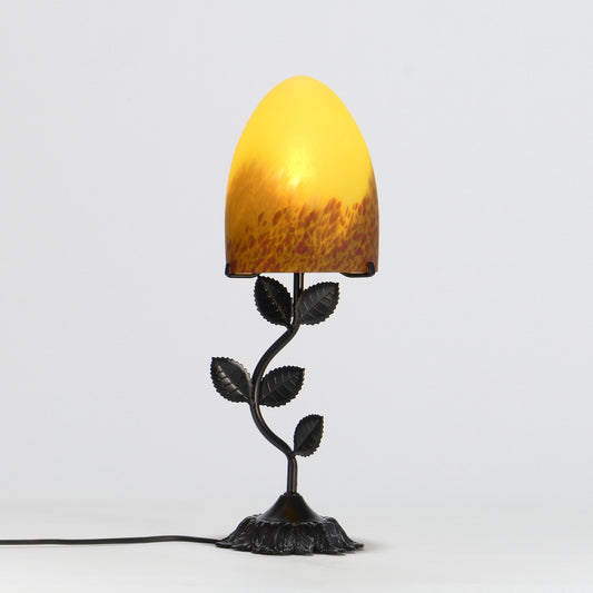 Candeeiro de Mesa com Base Metálica e Abajur de Vidro colorido