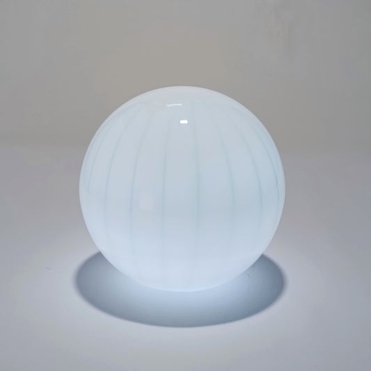 Candeeiro de Mesa Sem Fios em Vidro Soprado — Azul Claro Raiado | Ø 25 cm