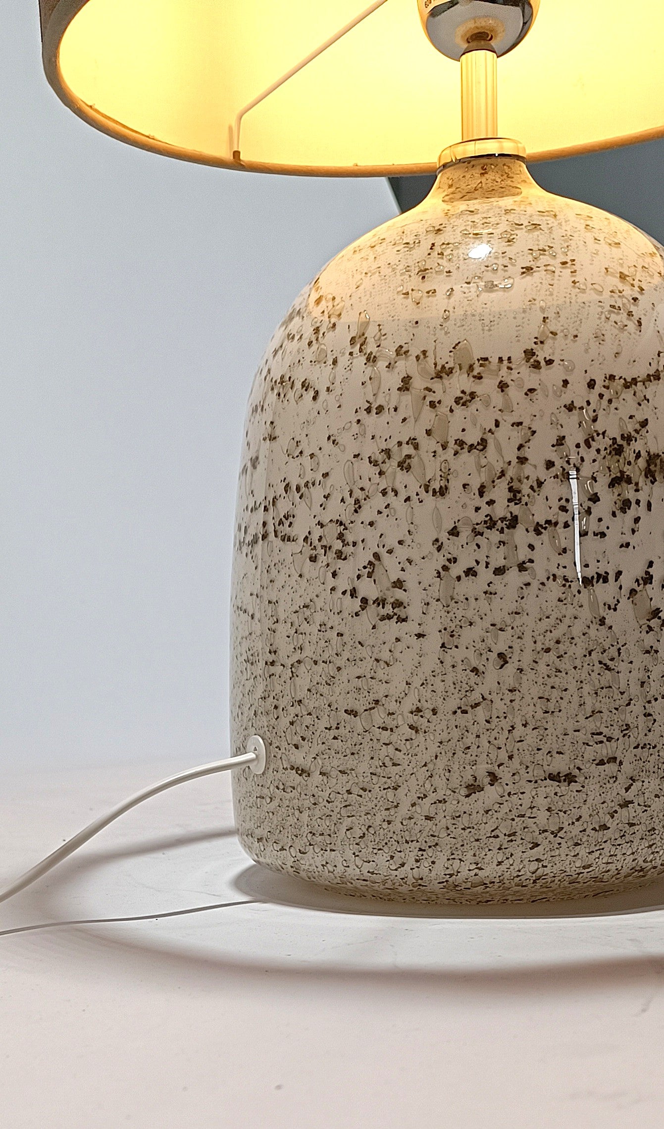 Base de Candeeiro de Mesa Branco Volcano