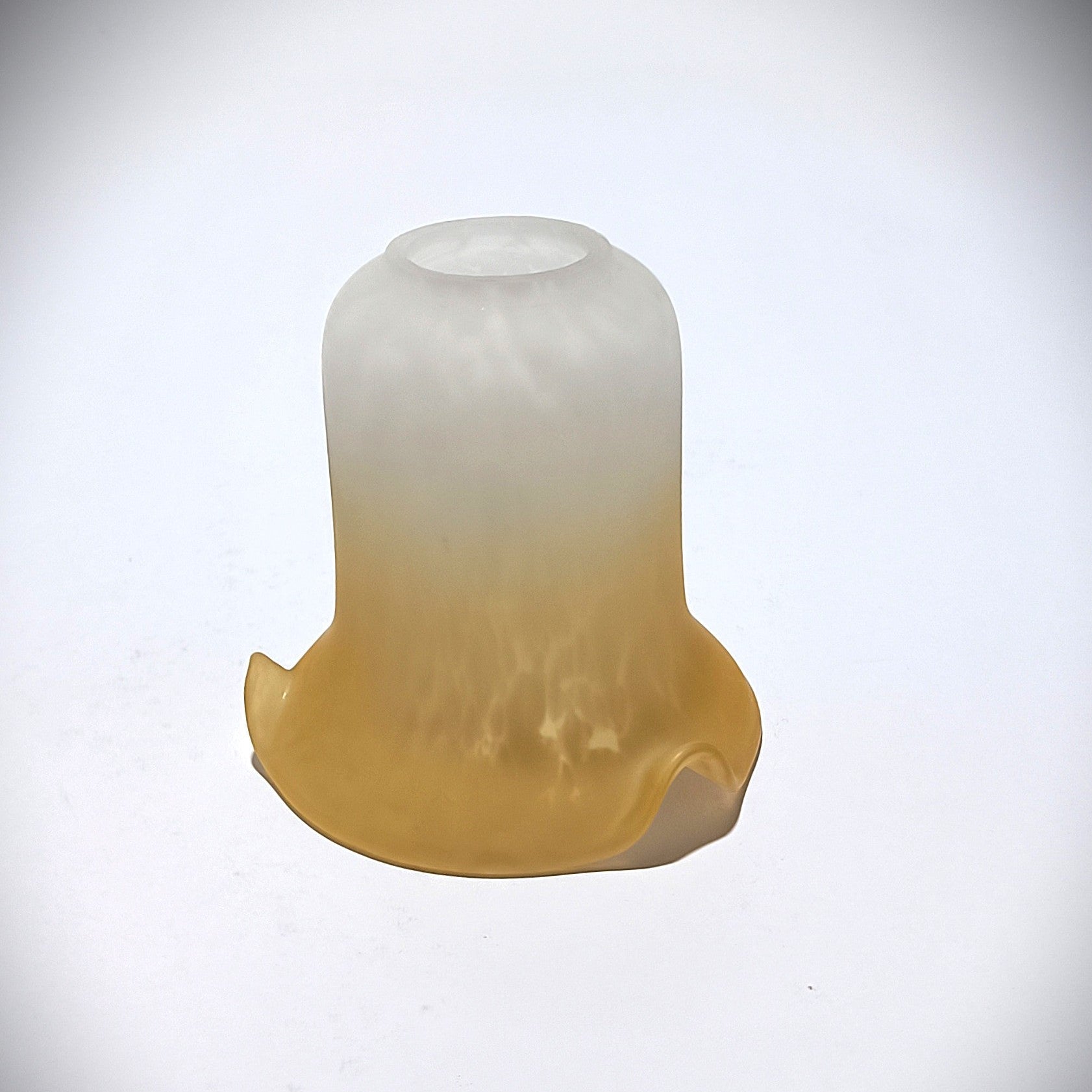 Tulipa em vidro fosco degradê branco e mel