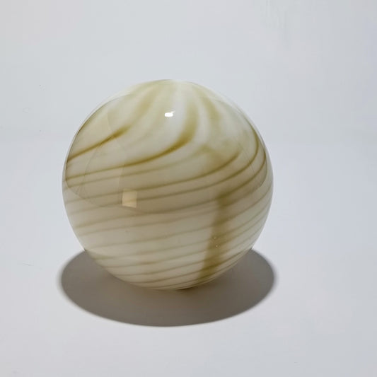 Candeeiro de Mesa Sem Fios em Vidro Opalino com Espiral Verde Oliva  — Ø 25 cm