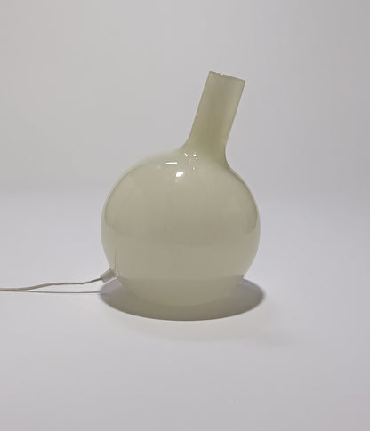 Candeeiro de mesa em vidro soprado branco opalino, modelo Halo Brando.