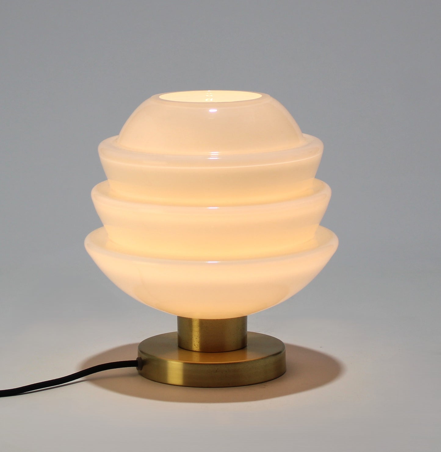 Candeeiro de mesa em Vidro Opala e base em metal