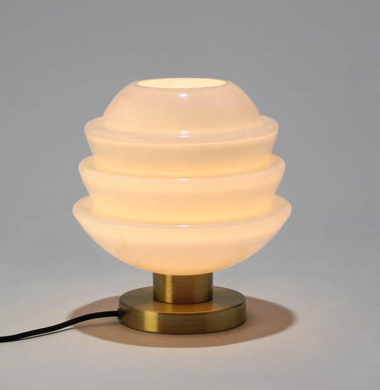 Candeeiro de mesa em Vidro Opala e base em metal