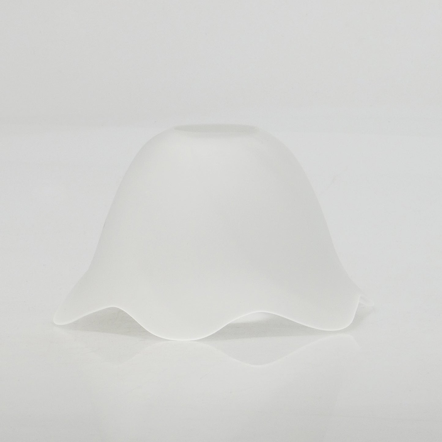 tulipa em vidro fosco com contorno ondulado