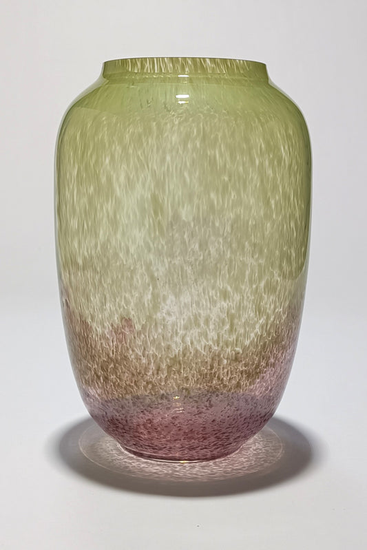 Vaso em vidro soprado verde e rosa com efeito espuma, acabamento brilhante.